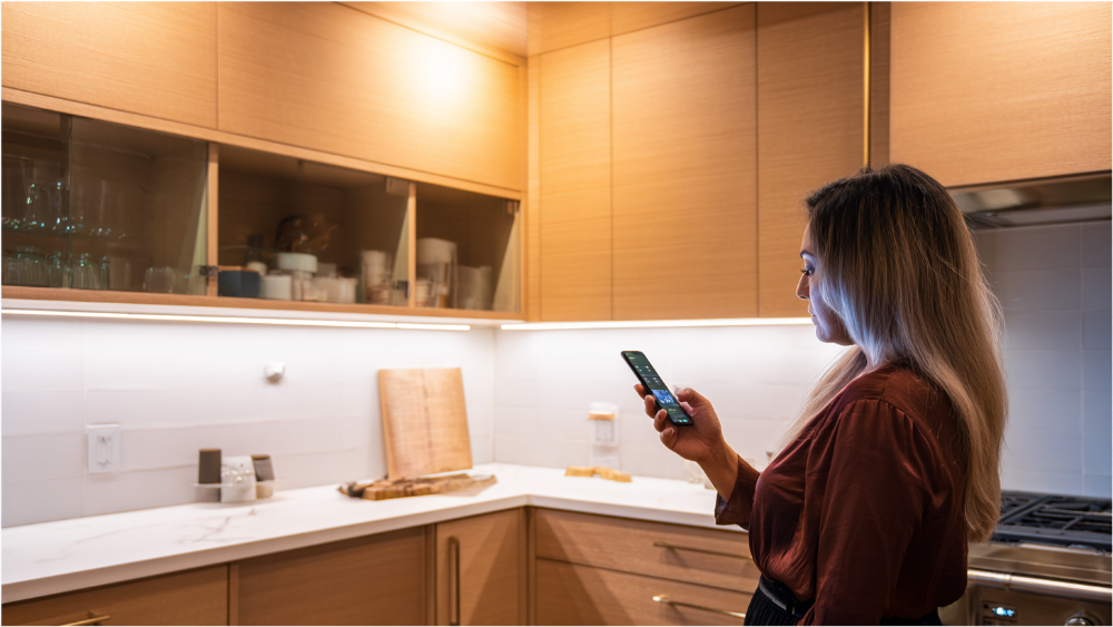 Smart Lighting & Controls in Modern Kitchens
